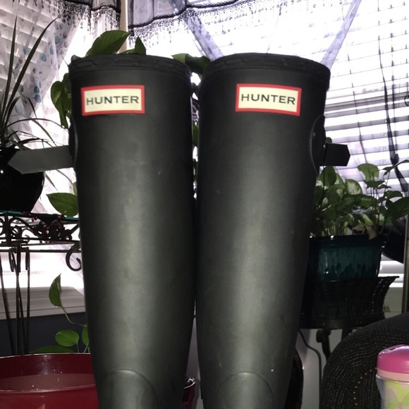 Size 7 matte black hunter boots - Picture 2 of 3